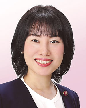 平井　真千子